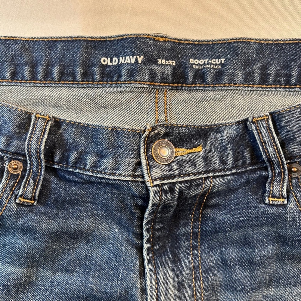 Old Navy Mens Boot-Cut Built-In Flex Jeans Medium Wash 36x32 - Picture 2 of 6